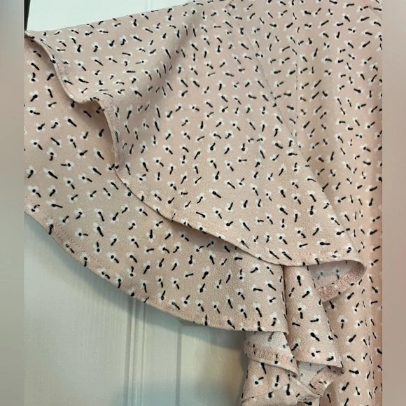 Pink ruffled blouse - Picture 2 of 6